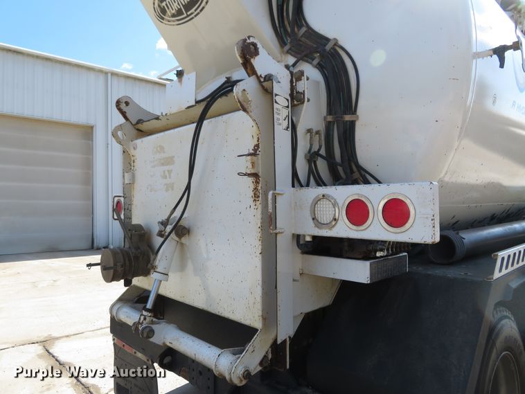 image for item HV9632 2009 Freightliner Business Class M2  hydrovac truck