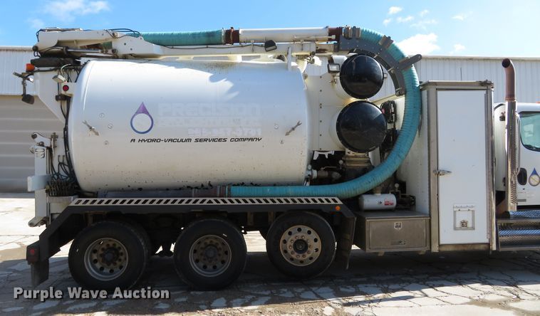 image for item HV9632 2009 Freightliner Business Class M2  hydrovac truck