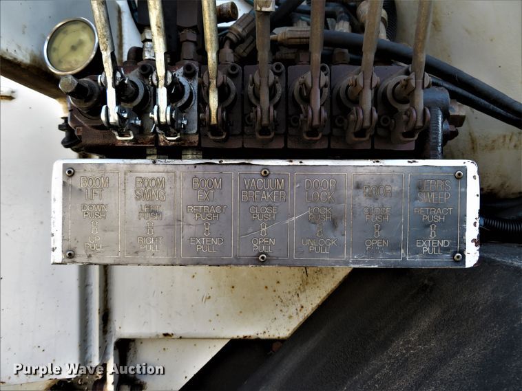 image for item HV9632 2009 Freightliner Business Class M2  hydrovac truck