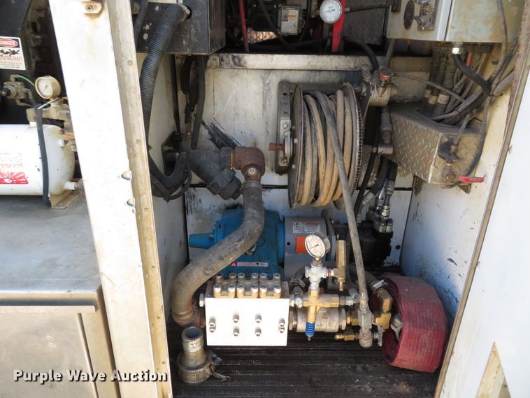 image for item HV9632 2009 Freightliner Business Class M2  hydrovac truck