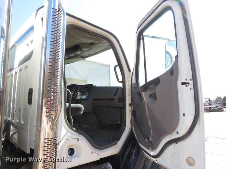 image for item HV9632 2009 Freightliner Business Class M2  hydrovac truck