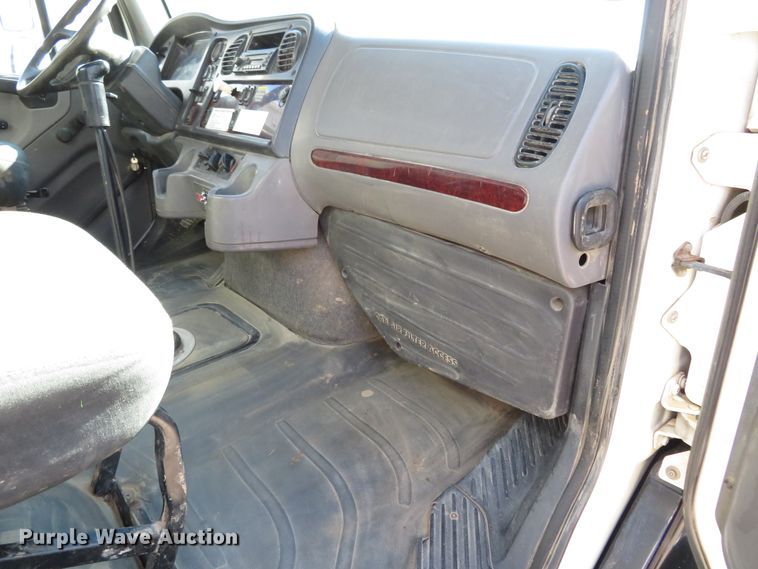 image for item HV9632 2009 Freightliner Business Class M2  hydrovac truck