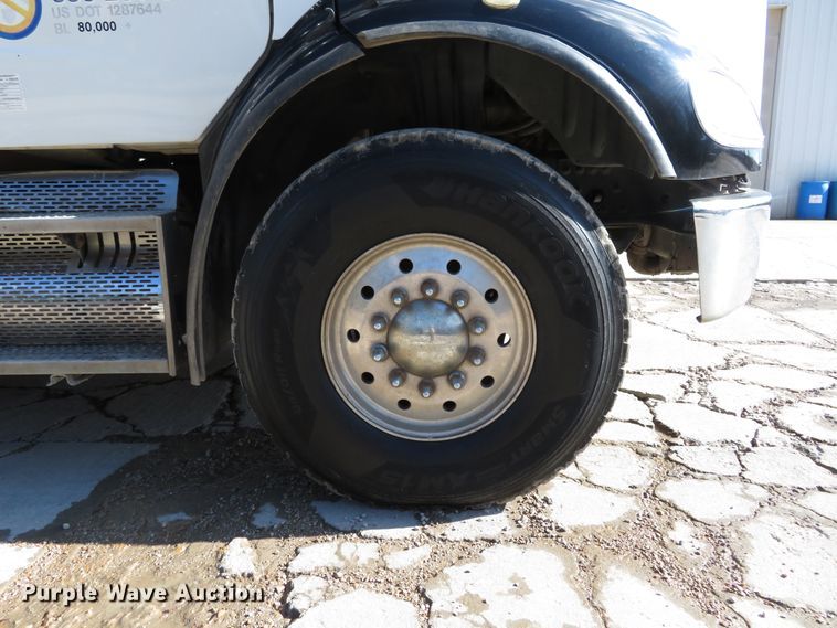 image for item HV9632 2009 Freightliner Business Class M2  hydrovac truck