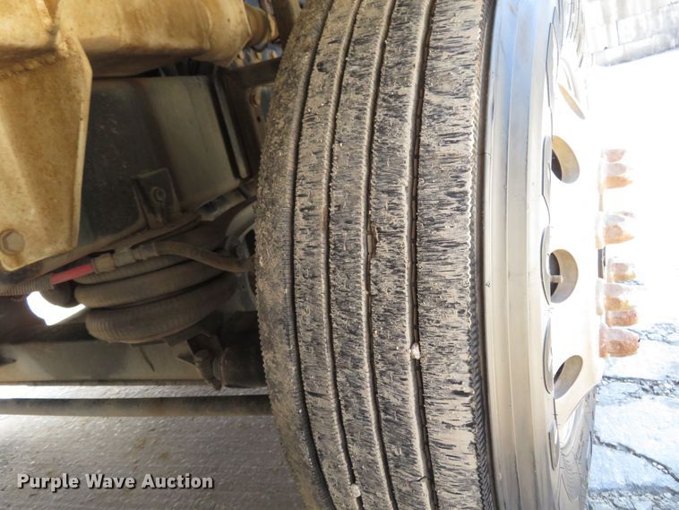 image for item HV9632 2009 Freightliner Business Class M2  hydrovac truck