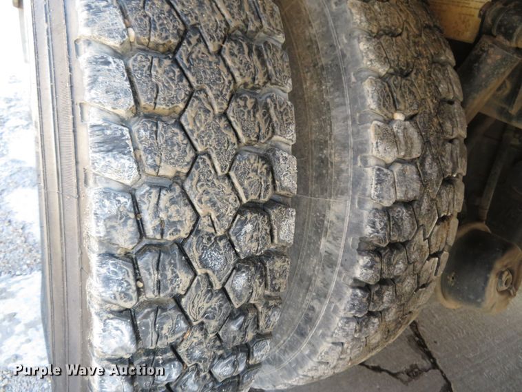 image for item HV9632 2009 Freightliner Business Class M2  hydrovac truck