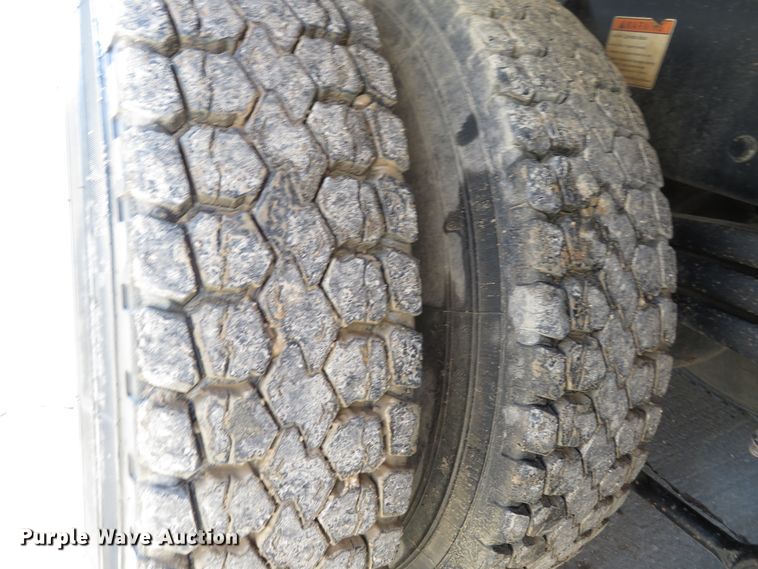 image for item HV9632 2009 Freightliner Business Class M2  hydrovac truck