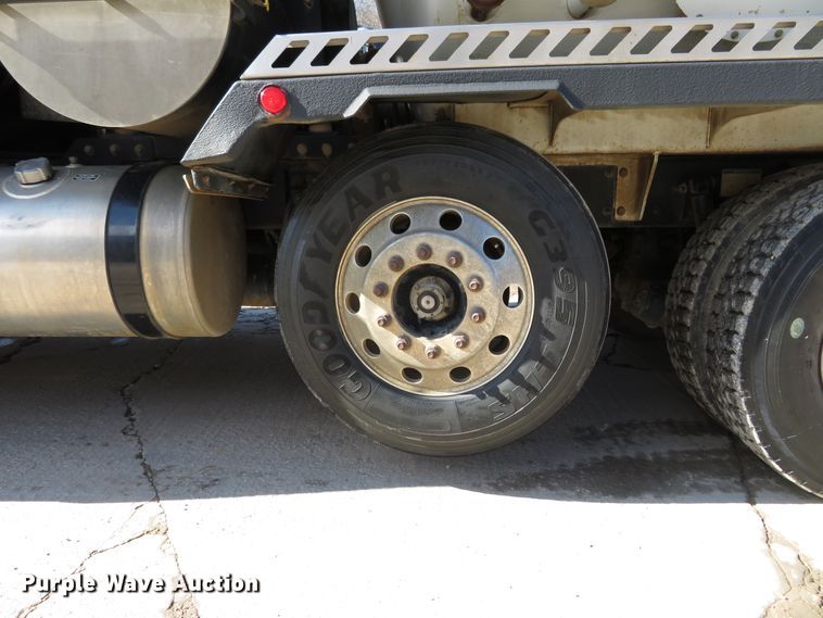 image for item HV9632 2009 Freightliner Business Class M2  hydrovac truck