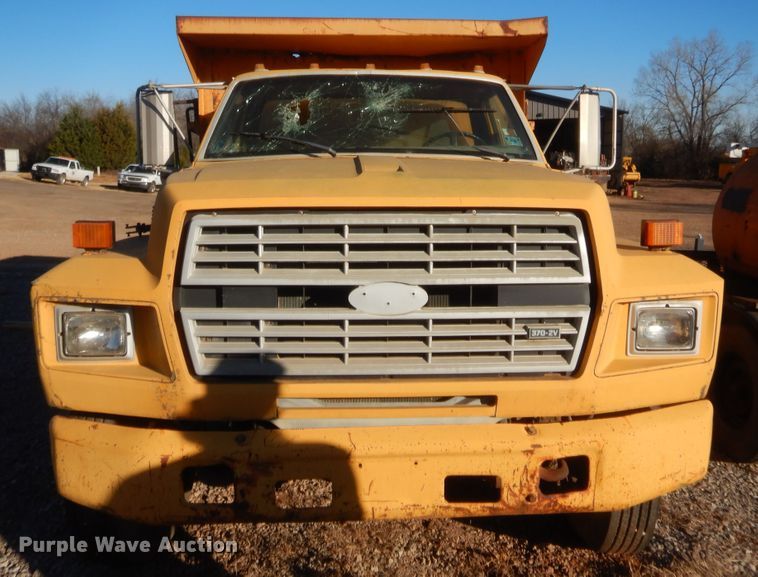 image for item HW9245 1990 Ford F700  dump truck