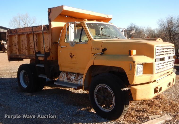 image for item HW9245 1990 Ford F700  dump truck
