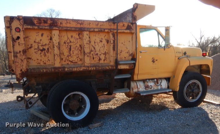 image for item HW9245 1990 Ford F700  dump truck