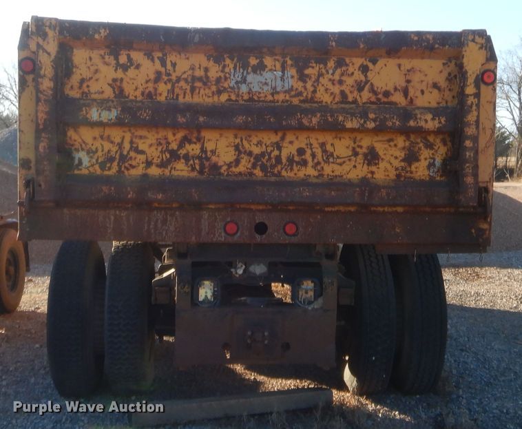image for item HW9245 1990 Ford F700  dump truck