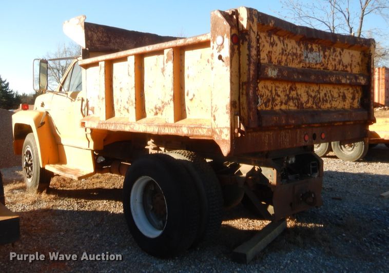 image for item HW9245 1990 Ford F700  dump truck