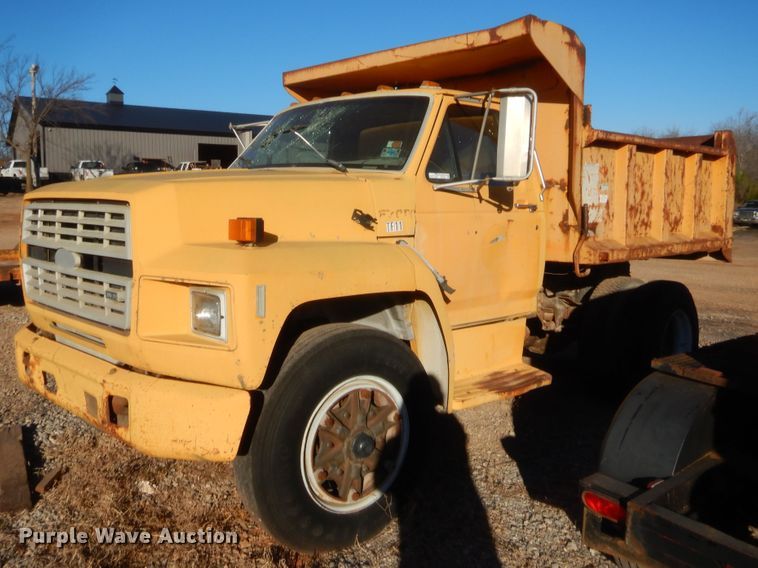 image for item HW9245 1990 Ford F700  dump truck