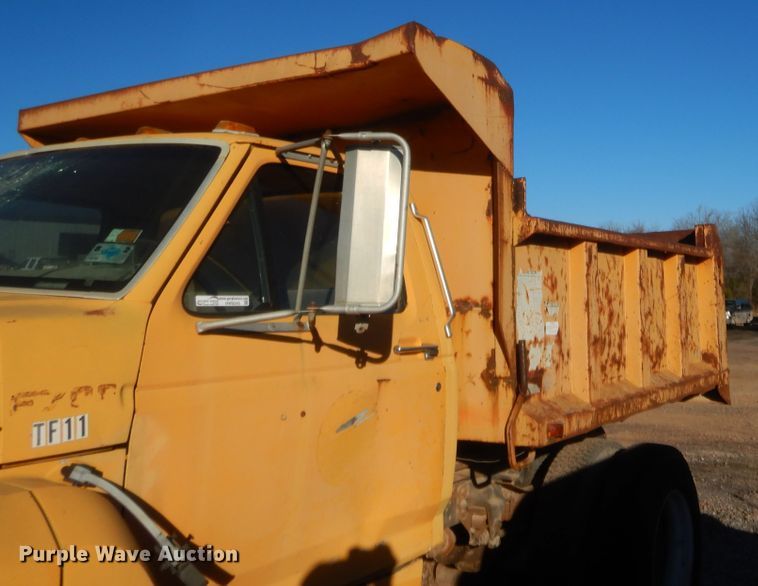 image for item HW9245 1990 Ford F700  dump truck
