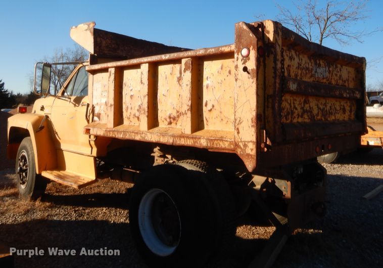 image for item HW9245 1990 Ford F700  dump truck