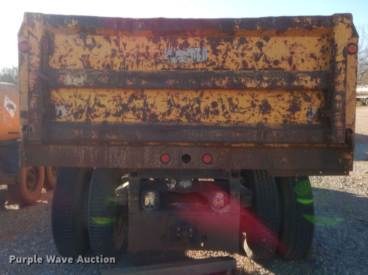 image for item HW9245 1990 Ford F700  dump truck