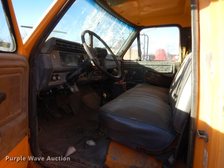 image for item HW9245 1990 Ford F700  dump truck