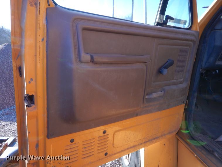 image for item HW9245 1990 Ford F700  dump truck