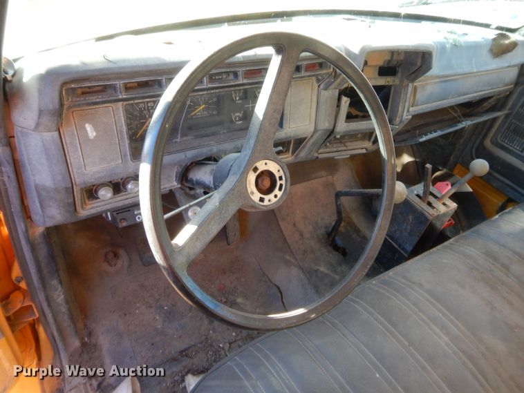 image for item HW9245 1990 Ford F700  dump truck
