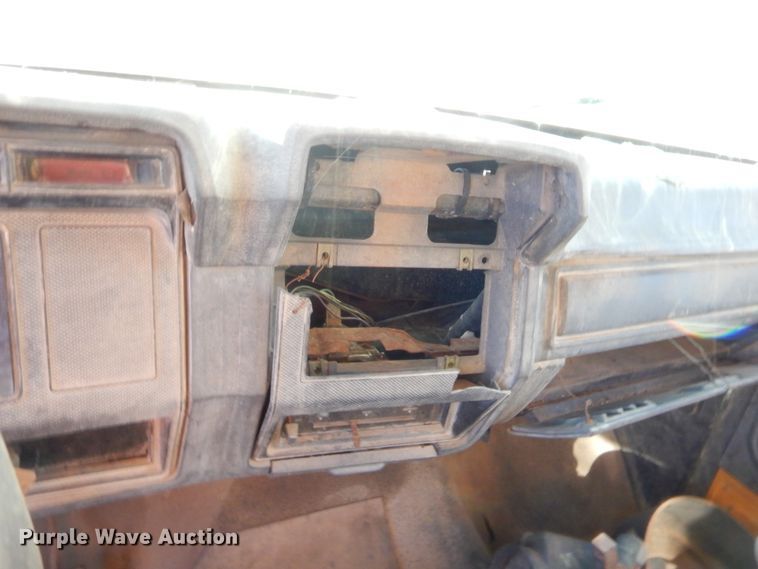 image for item HW9245 1990 Ford F700  dump truck