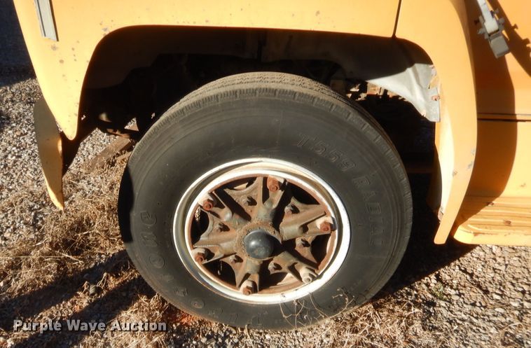 image for item HW9245 1990 Ford F700  dump truck