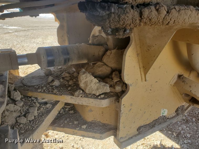 image for item HW9741 2007 Caterpillar 966H  wheel loader