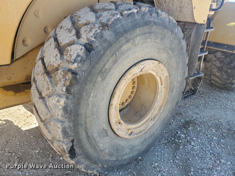 image for item HW9741 2007 Caterpillar 966H  wheel loader