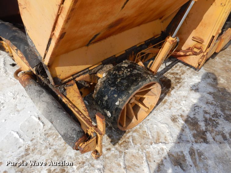 image for item HX9665 1988 Blaw Knox PF150  paver