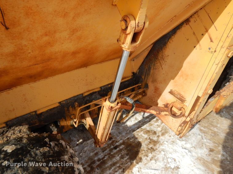 image for item HX9665 1988 Blaw Knox PF150  paver