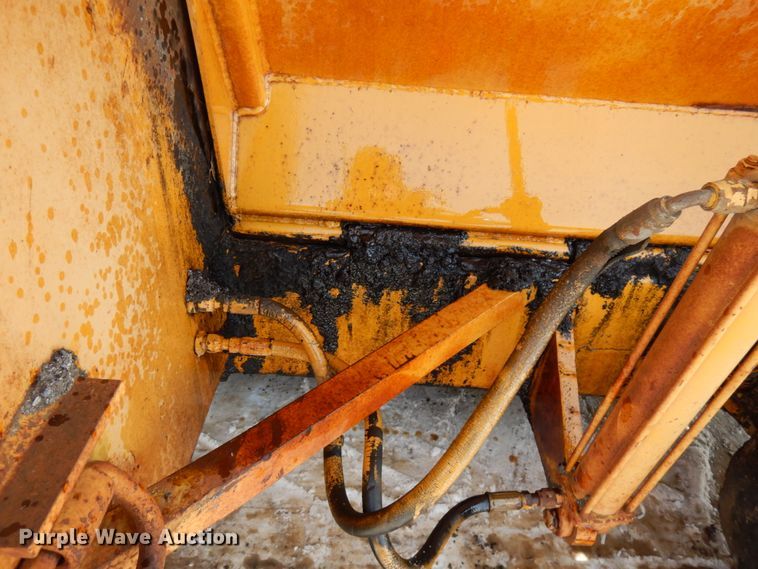 image for item HX9665 1988 Blaw Knox PF150  paver