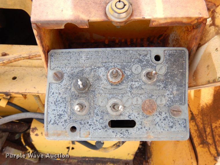 image for item HX9665 1988 Blaw Knox PF150  paver