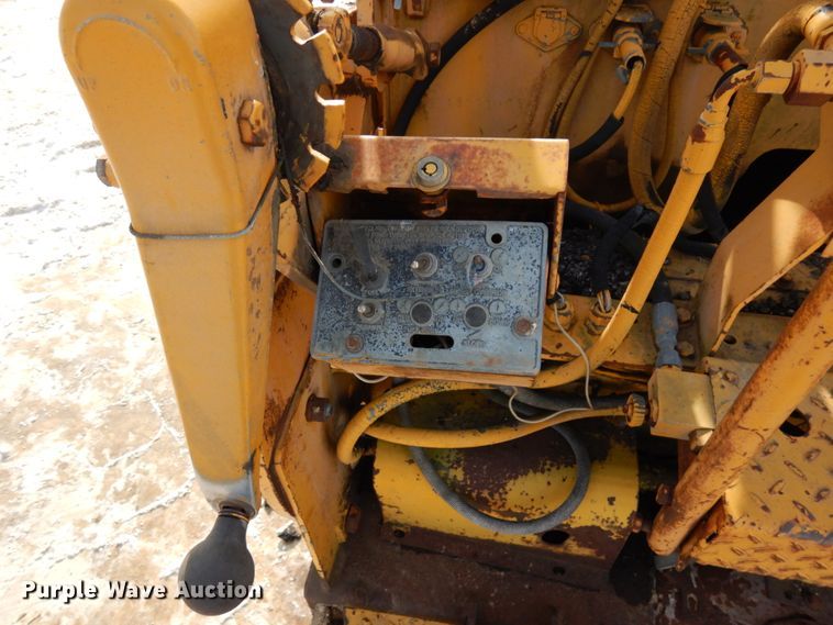 image for item HX9665 1988 Blaw Knox PF150  paver