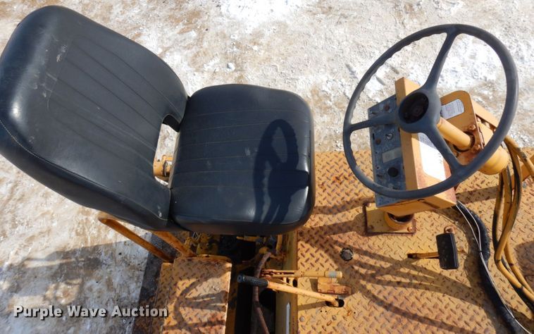 image for item HX9665 1988 Blaw Knox PF150  paver