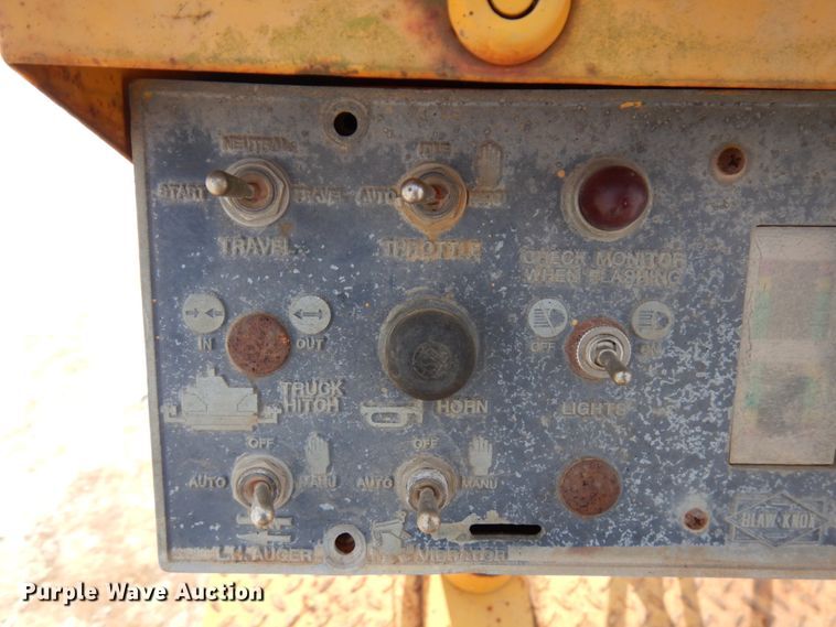 image for item HX9665 1988 Blaw Knox PF150  paver