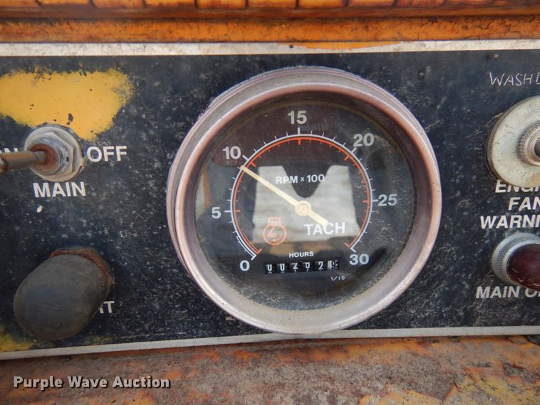 image for item HX9665 1988 Blaw Knox PF150  paver