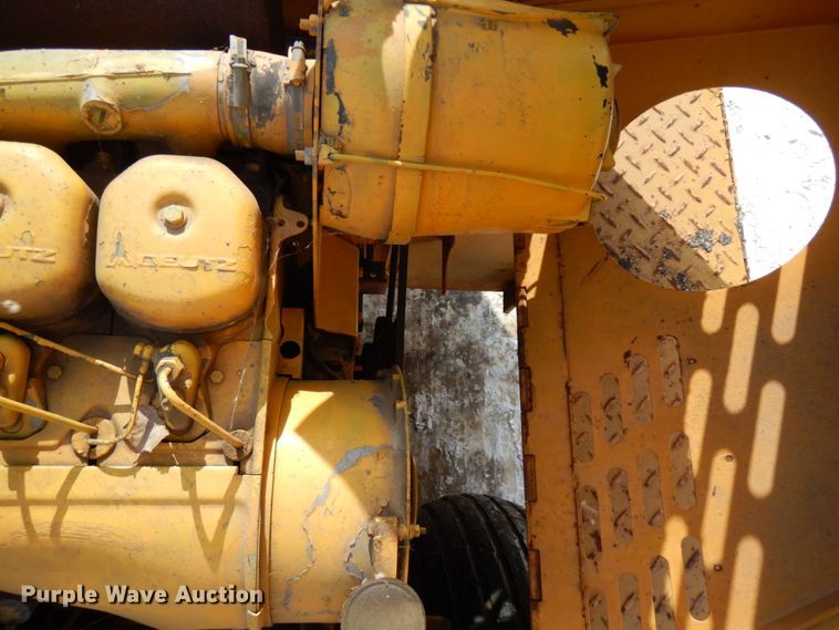 image for item HX9665 1988 Blaw Knox PF150  paver