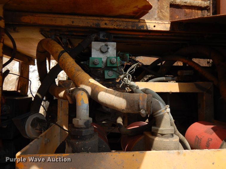 image for item HX9665 1988 Blaw Knox PF150  paver