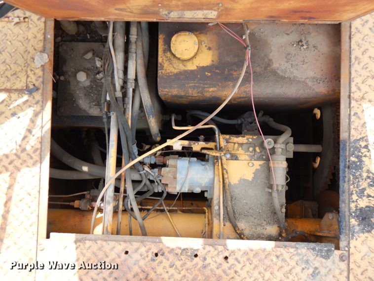 image for item HX9665 1988 Blaw Knox PF150  paver