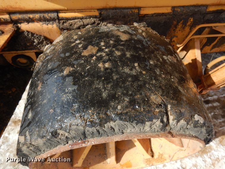 image for item HX9665 1988 Blaw Knox PF150  paver