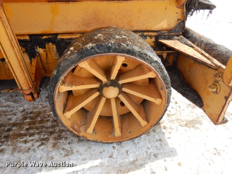 image for item HX9665 1988 Blaw Knox PF150  paver