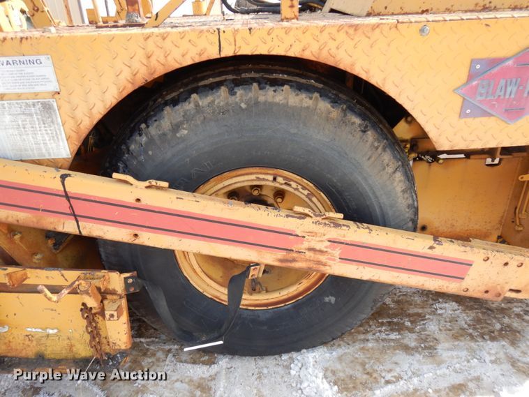 image for item HX9665 1988 Blaw Knox PF150  paver