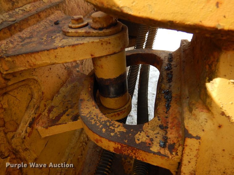 image for item HX9666 1988 Caterpillar D3C  dozer