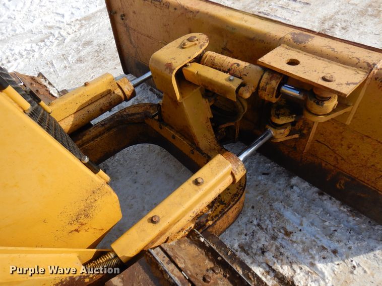 image for item HX9666 1988 Caterpillar D3C  dozer