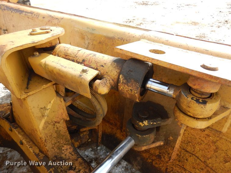 image for item HX9666 1988 Caterpillar D3C  dozer