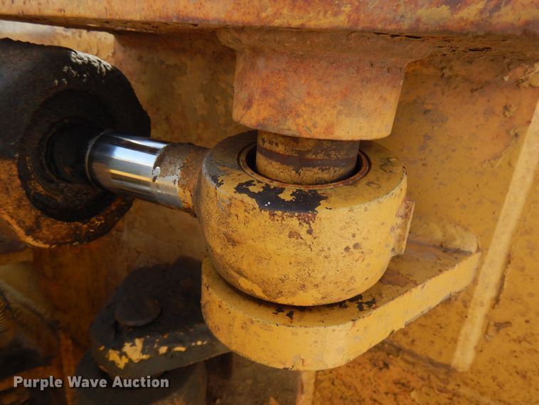 image for item HX9666 1988 Caterpillar D3C  dozer