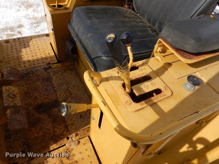 image for item HX9666 1988 Caterpillar D3C  dozer