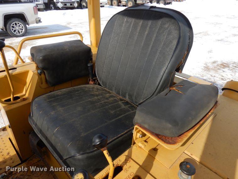 image for item HX9666 1988 Caterpillar D3C  dozer