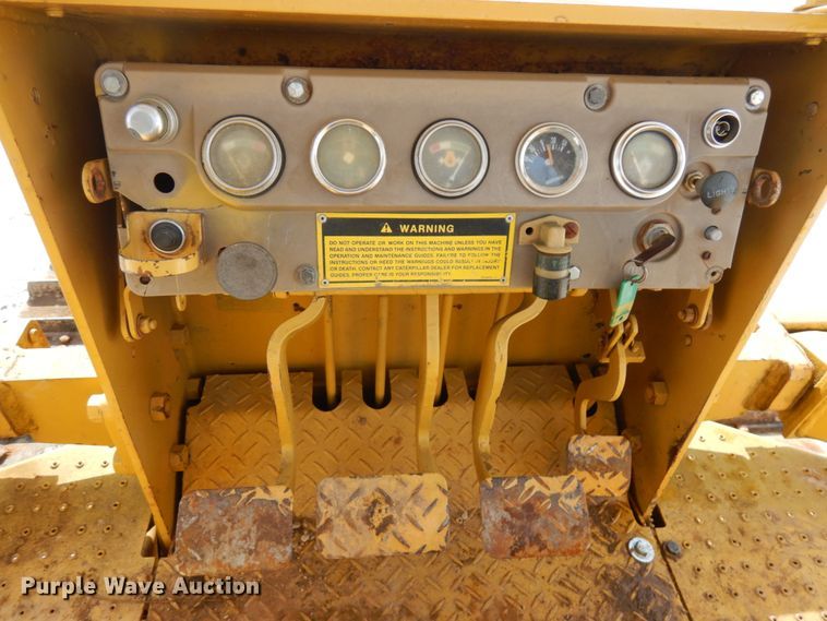 image for item HX9666 1988 Caterpillar D3C  dozer