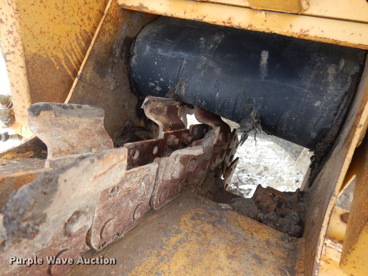 image for item HX9667 1994 Vermeer V4750  trencher