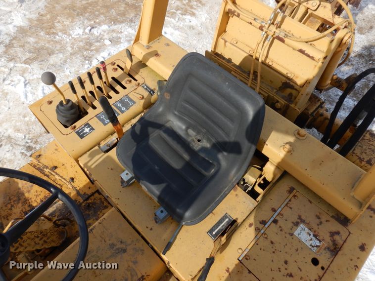 image for item HX9667 1994 Vermeer V4750  trencher